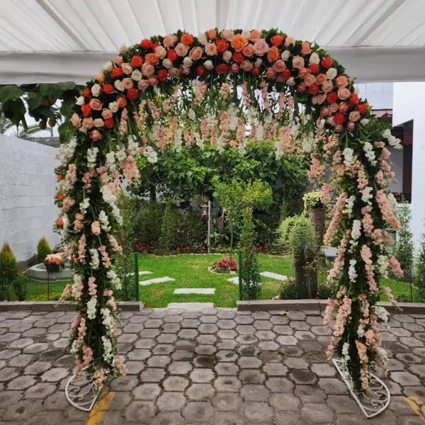 Arco en jardín